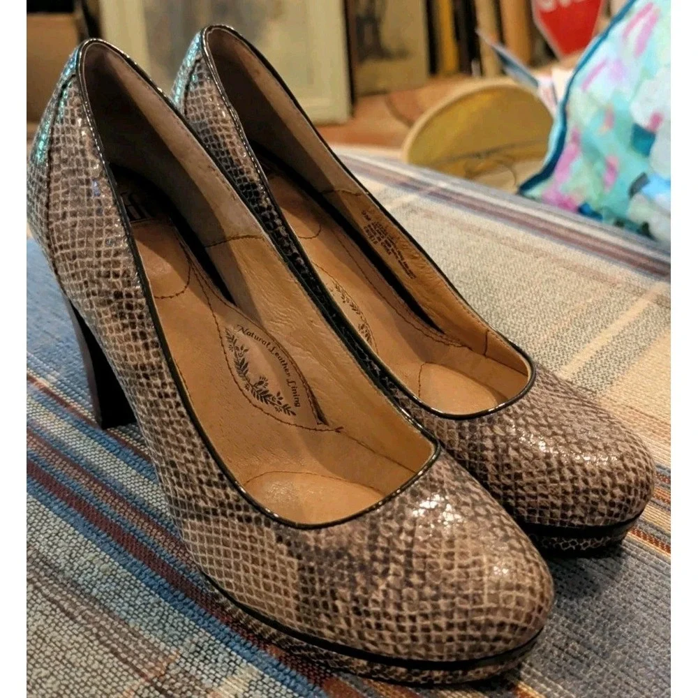 Women's New Sofft Brown Leather Snake Embossed Pumps Heels Shoes size 9M
